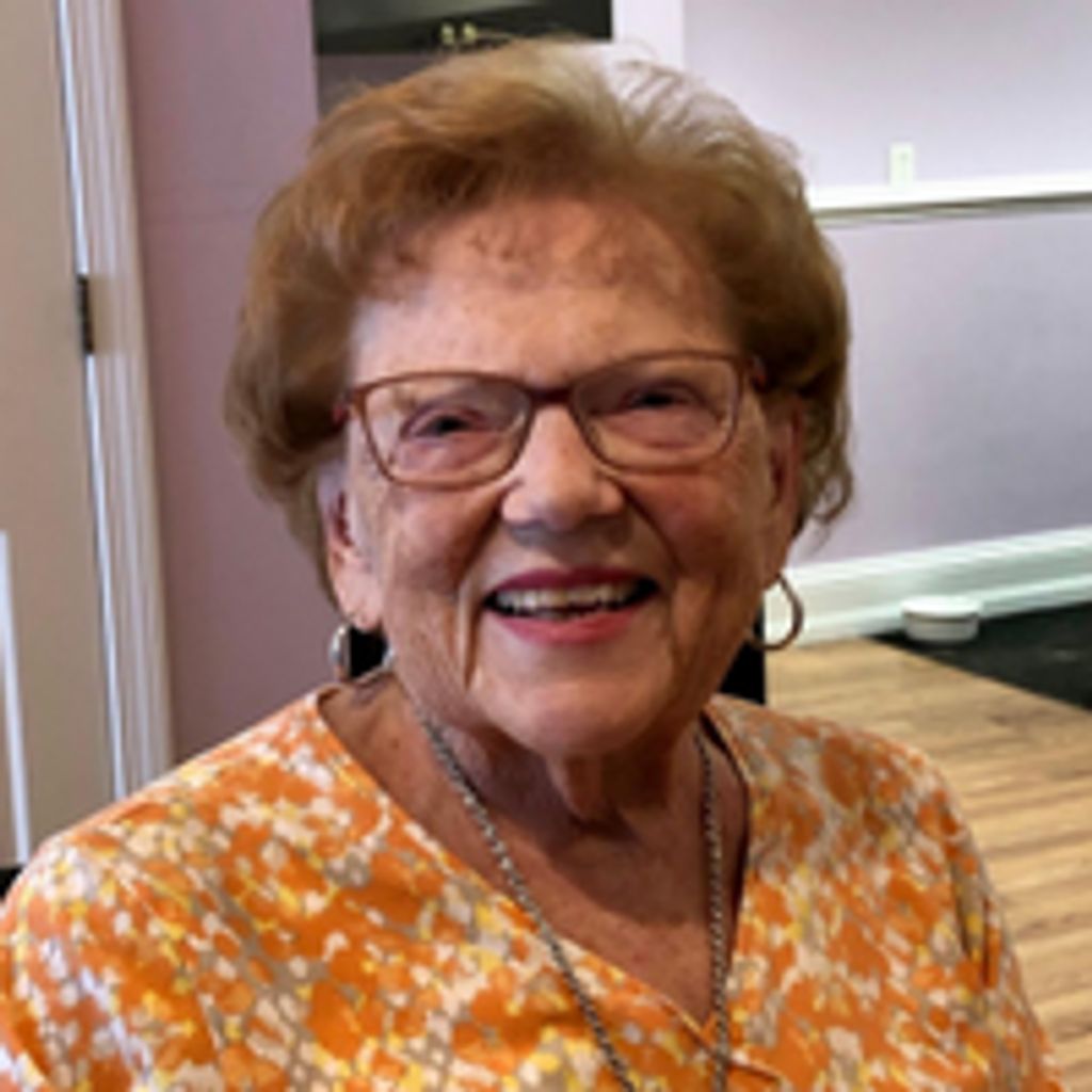 Elizabeth Riley Profile Photo