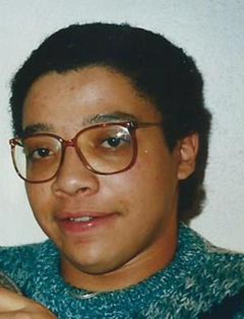 Eric V Paolucci