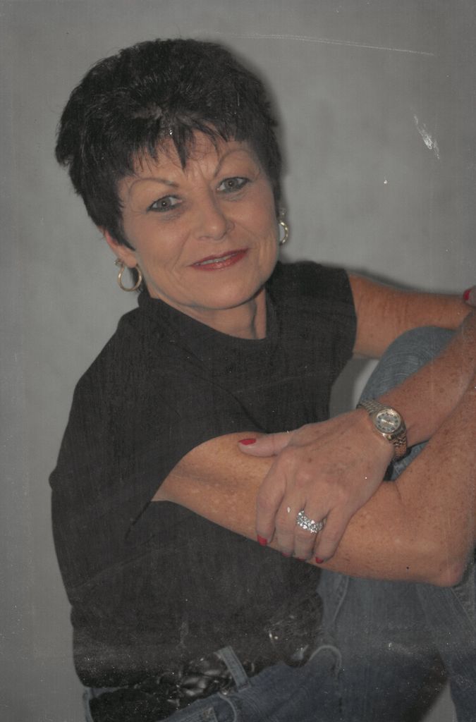 Shelley Joos-Halfpenny Profile Photo