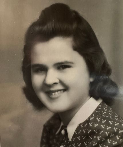 Liela Fridgen photo gallery thumbnail 1 of 337
