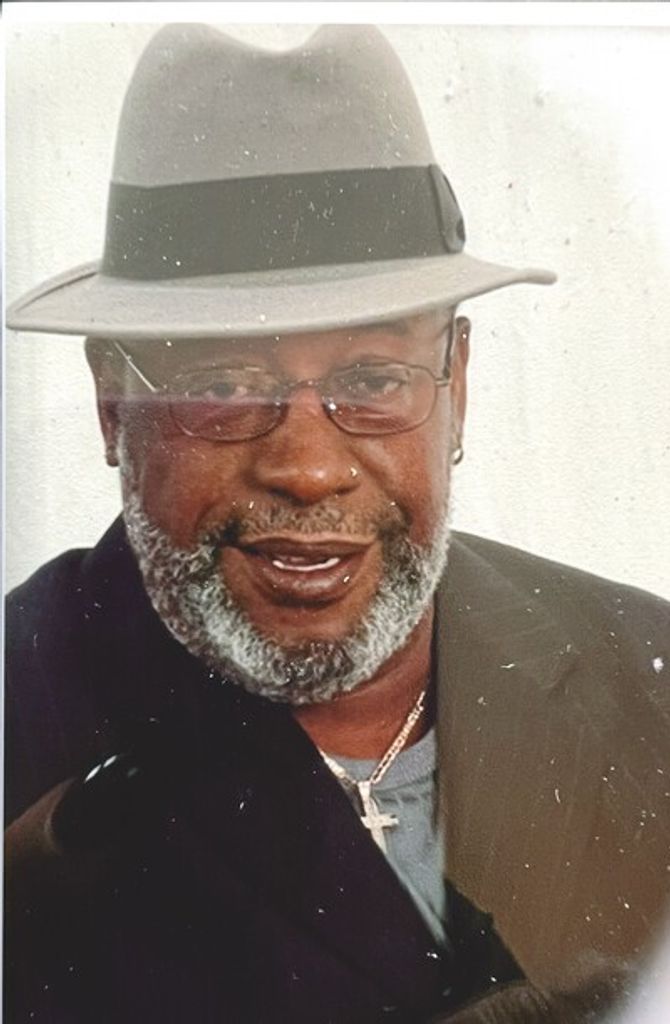 Leon Carlos Profile Photo