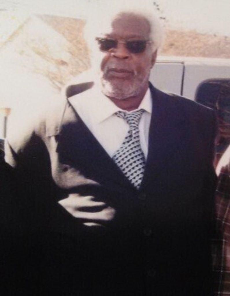 Mr Robert Lewis Walton Profile Photo