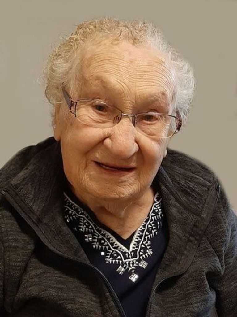 Ella Nannt Profile Photo