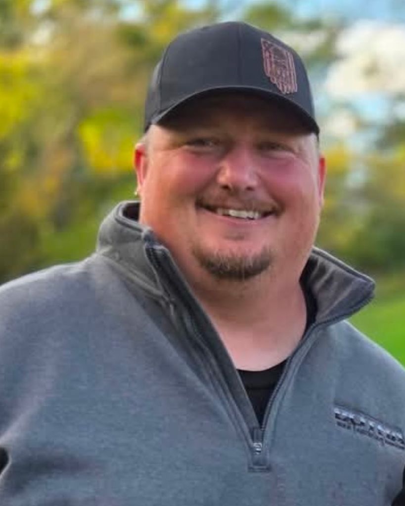 Travis Ray Profile Photo