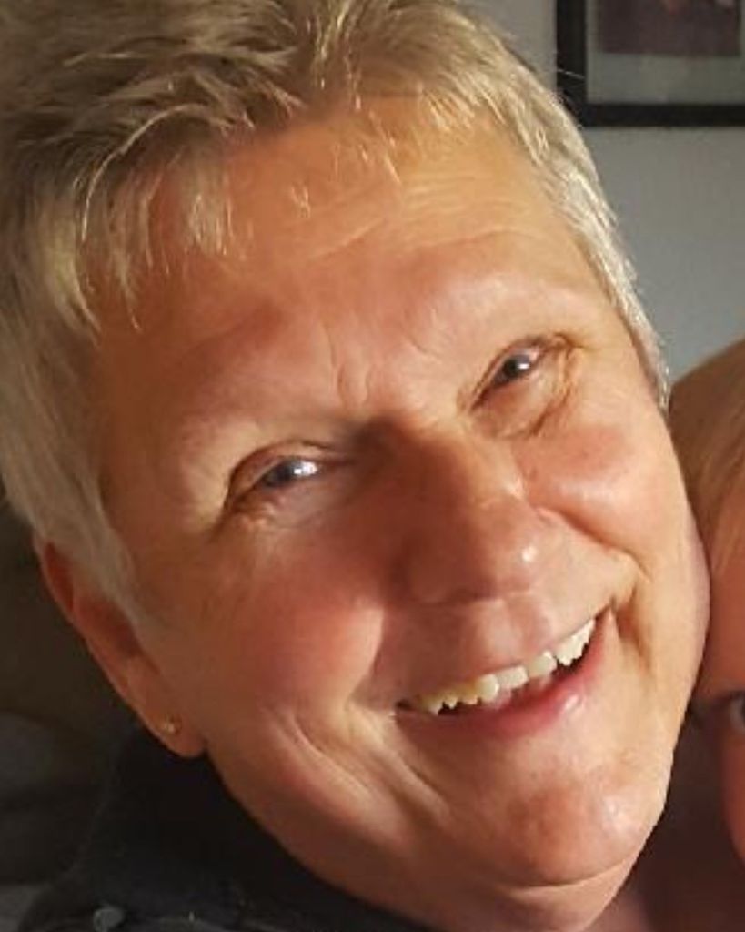 Joan Osborn Profile Photo