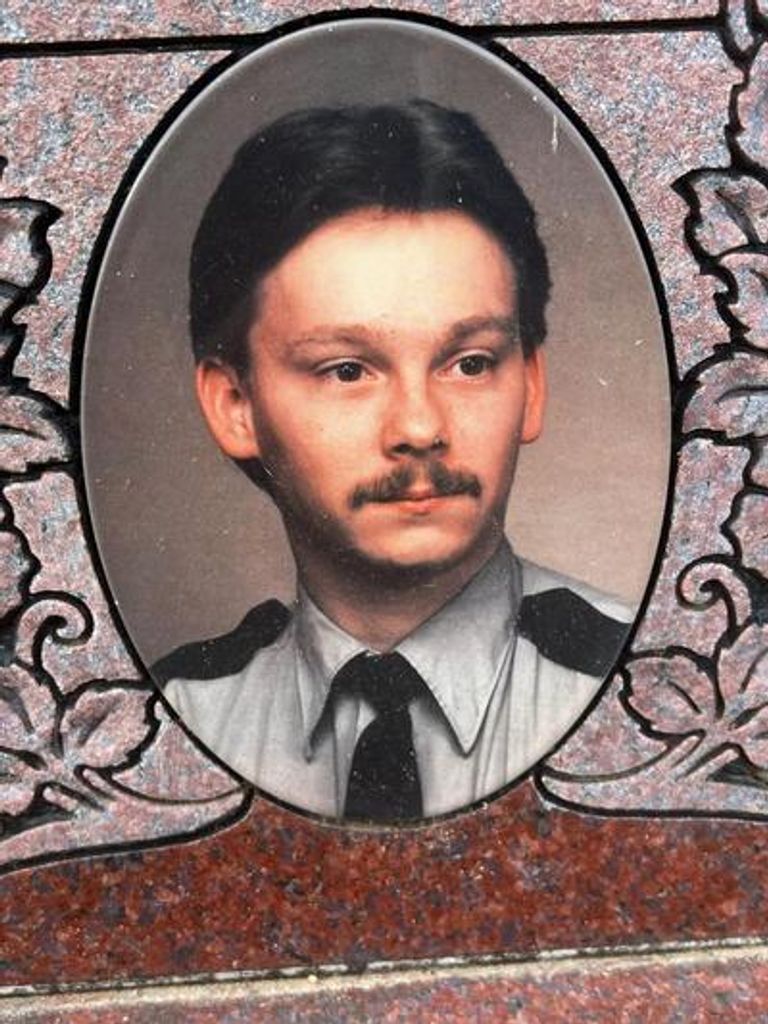 Thomas Burton Profile Photo