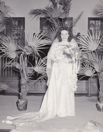 Gloria Burke photo gallery thumbnail 3 of 46