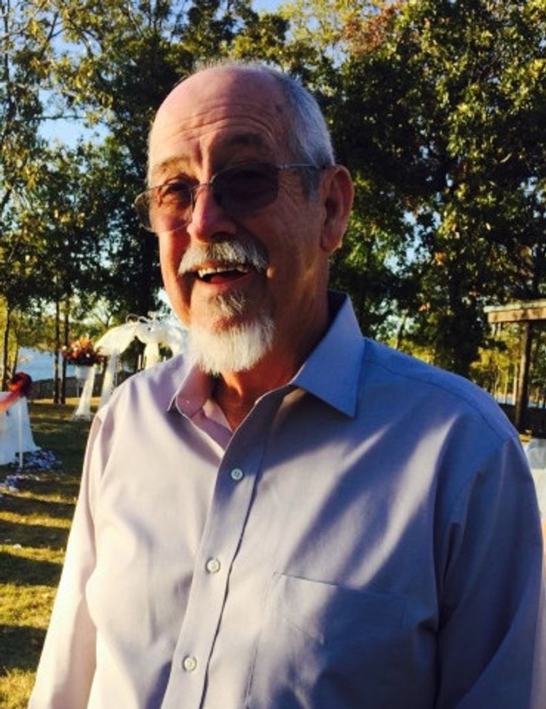 Tommy Lee Jones Profile Photo