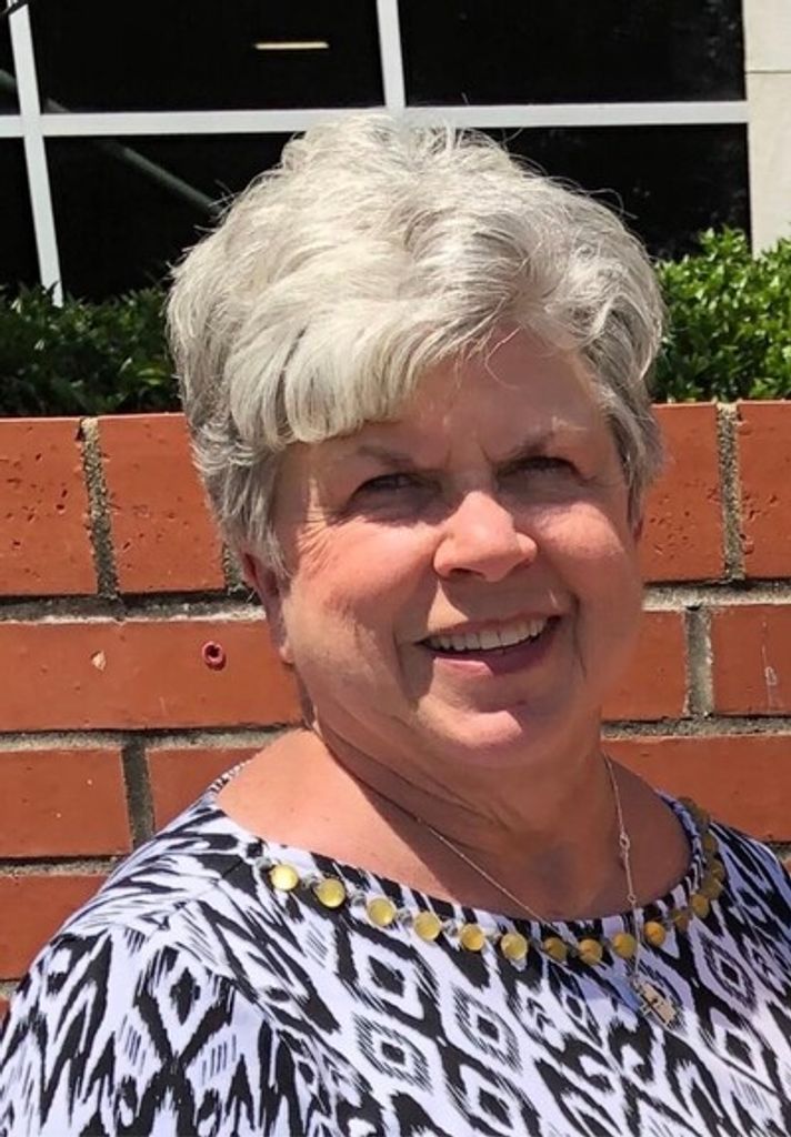 Laura M Thomas Profile Photo