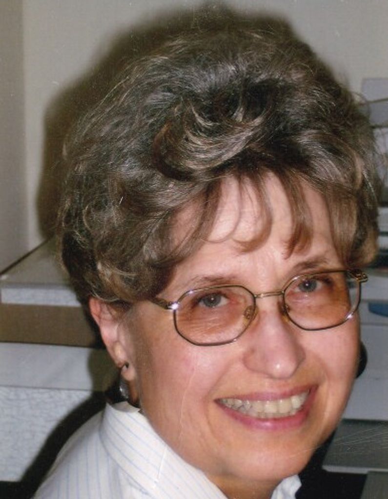 Dolores (Simmons)  Salzbrunn Profile Photo