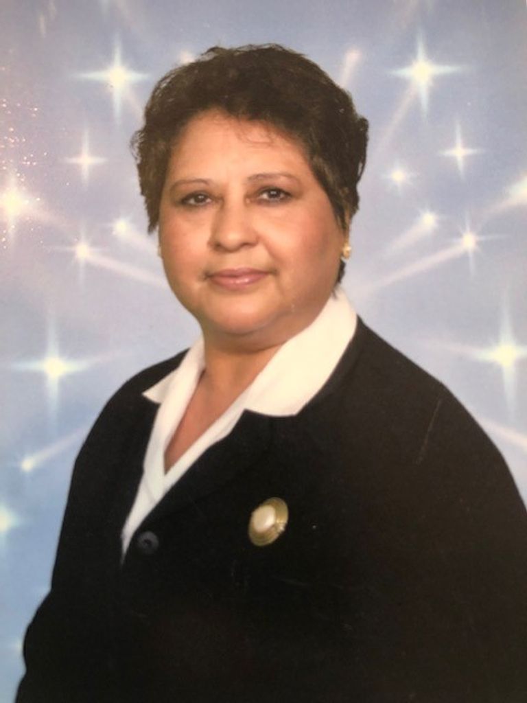 Elisia S De Hoyos