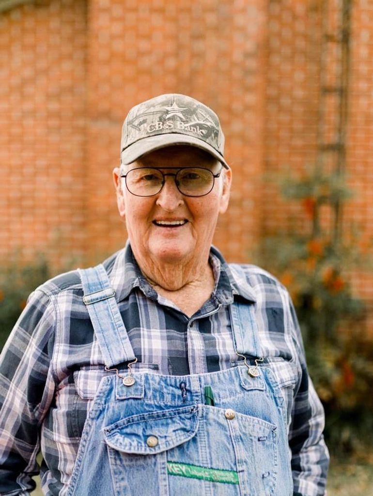 Max Wayne Vickers Profile Photo