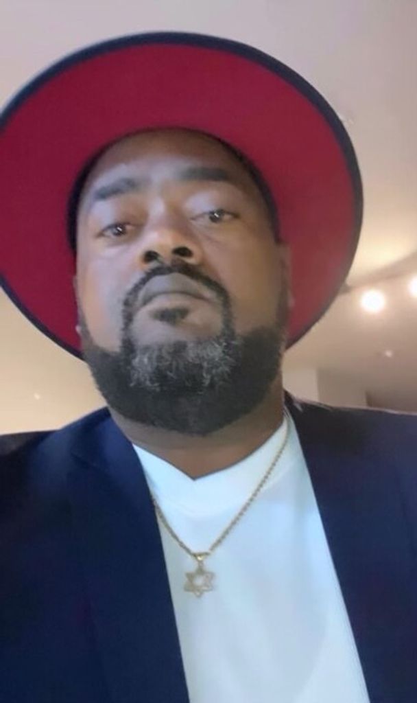 Adrian Demond Robinson Profile Photo