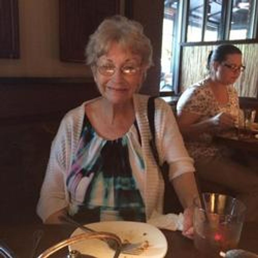 Donna Robertson Holston Profile Photo
