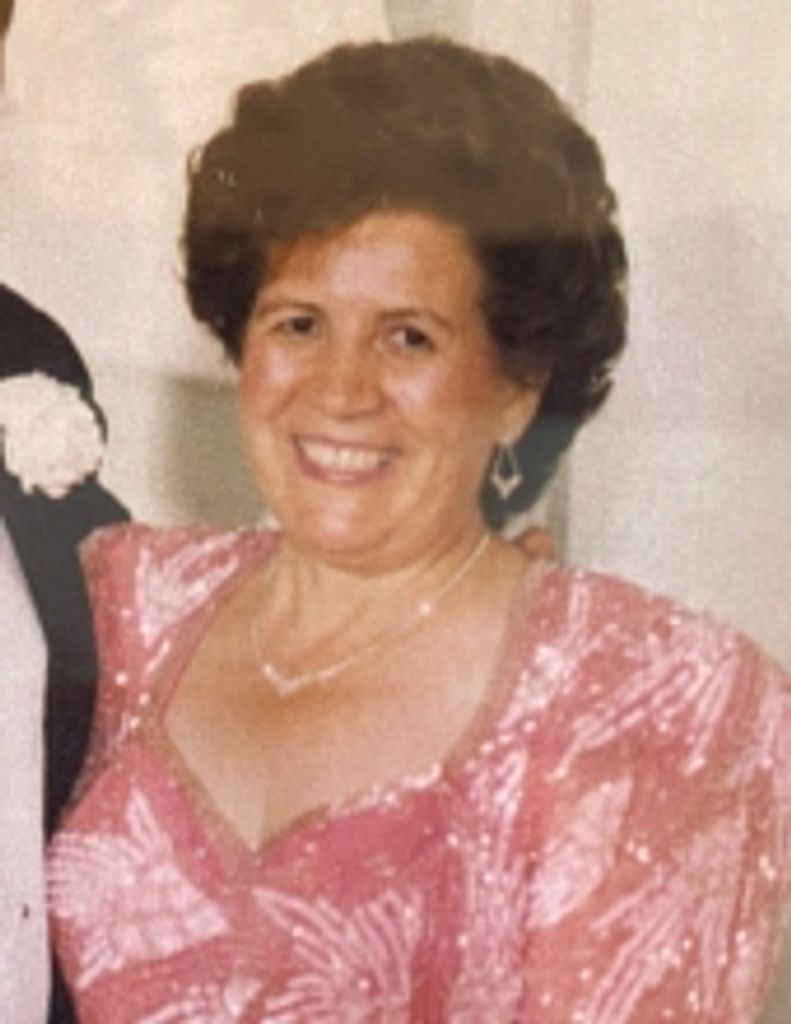 Maria  Victoria Santos 