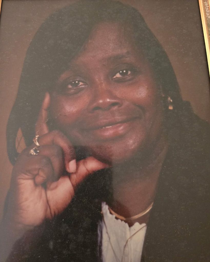 Elnora F McCrimmon