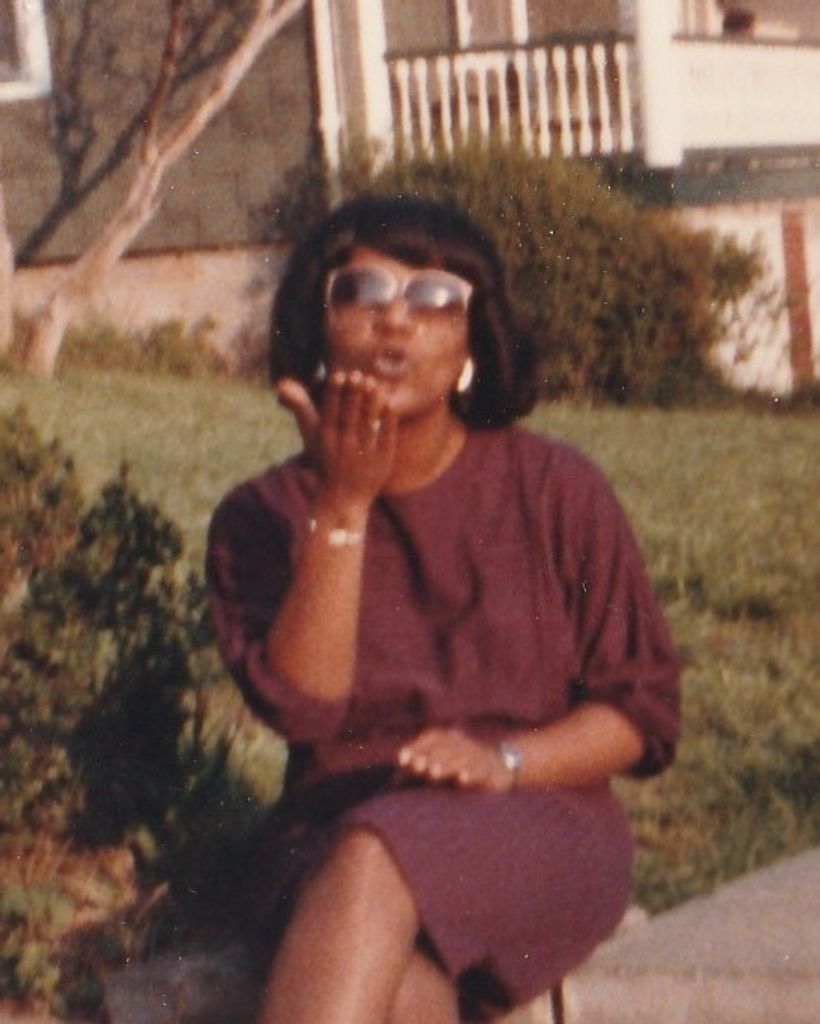 Lauretta Snead