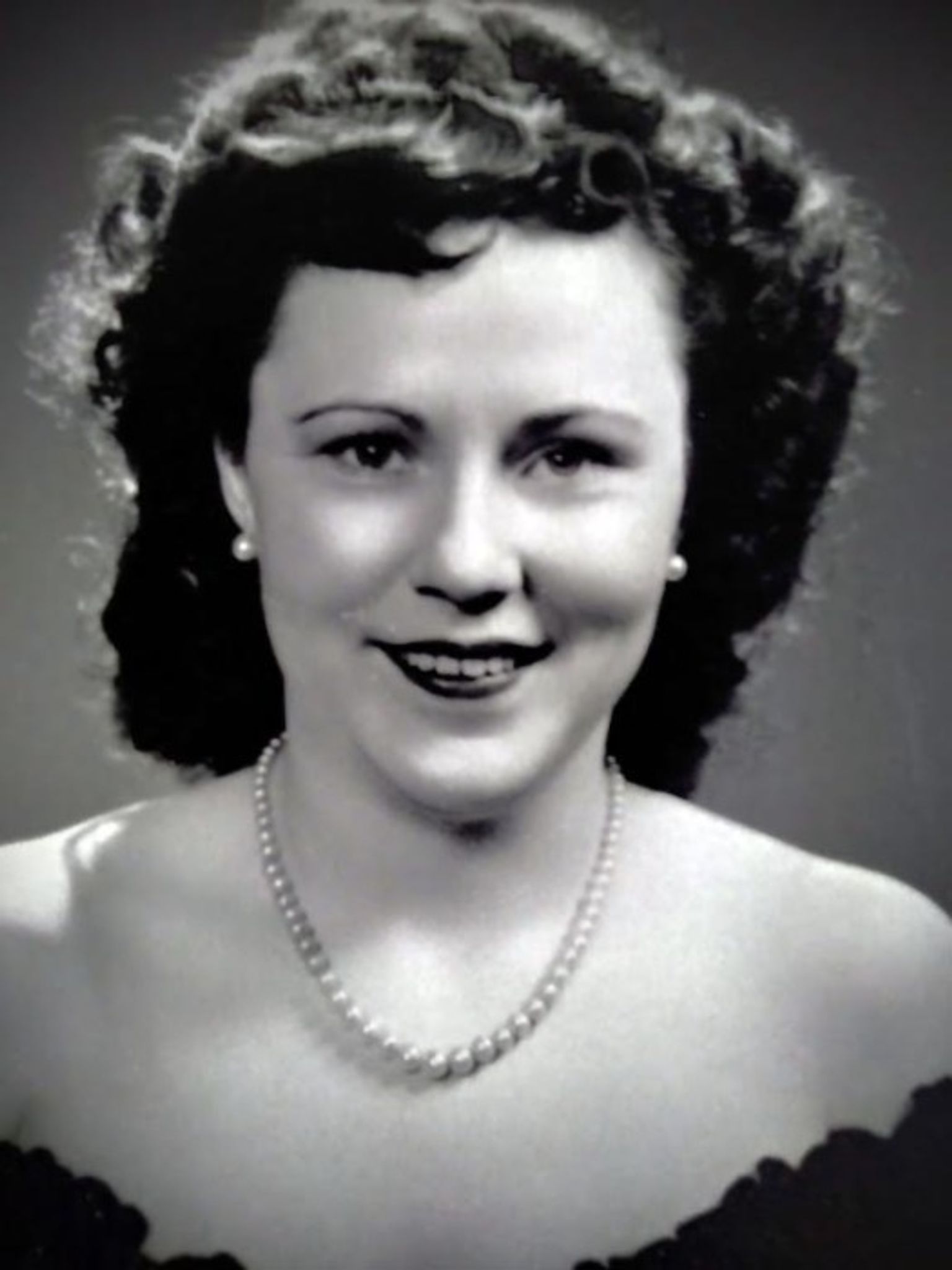 Eleanor Bruce photo gallery image 2 of 107