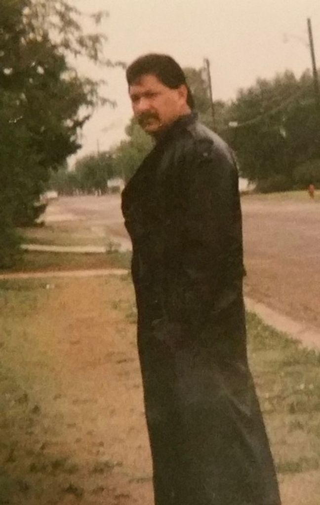 Robert Gil Sr. Profile Photo