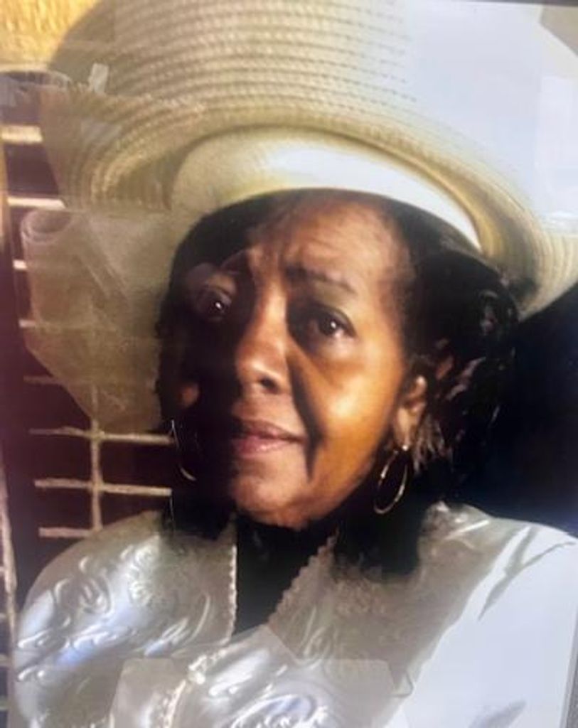 Linda Farrow Profile Photo