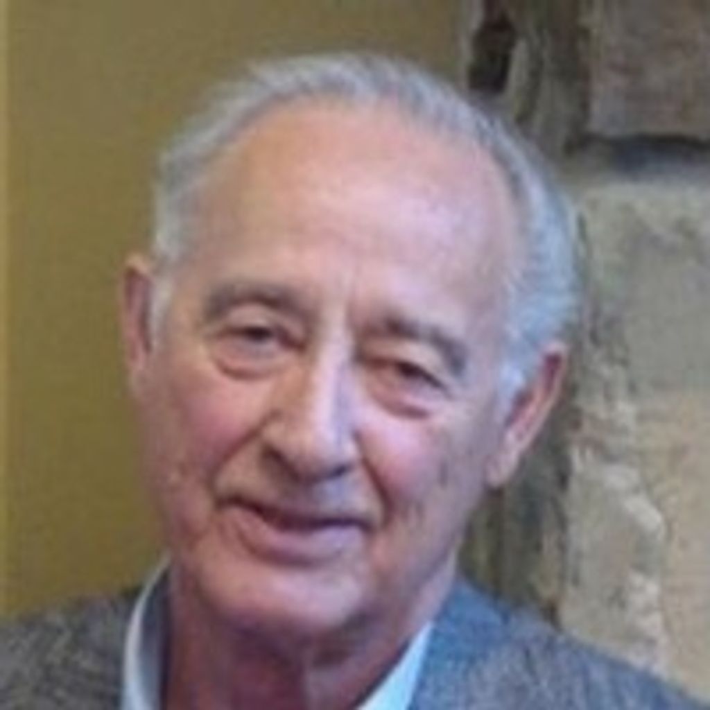 Lyle E Grohs