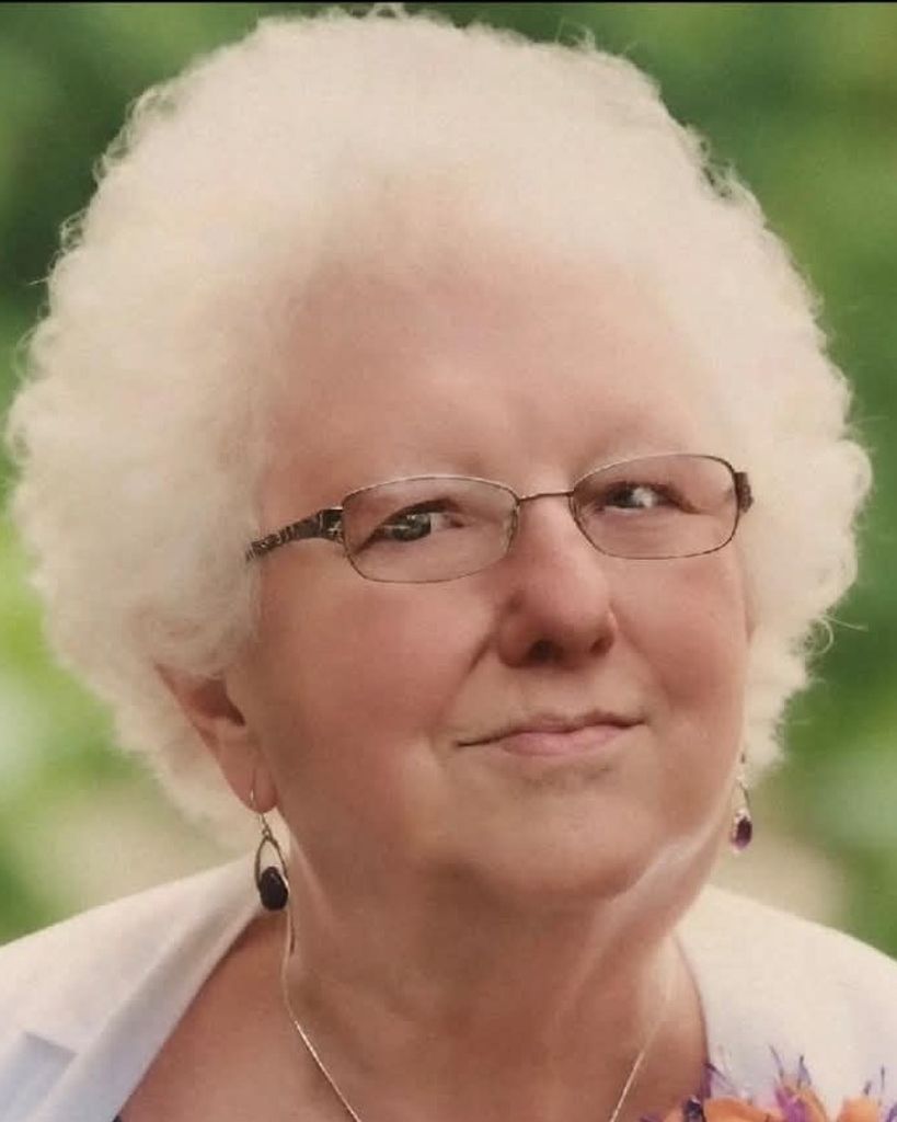Bernadine "Dee"  Walker