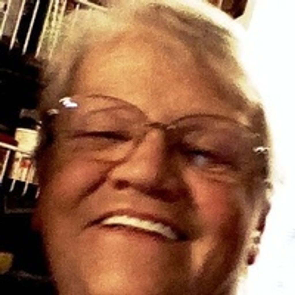 Linda Lee Tvaroha Profile Photo