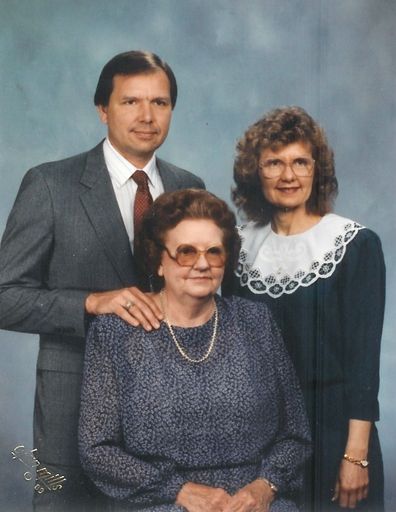 Charlene Swanson photo gallery thumbnail 2 of 7