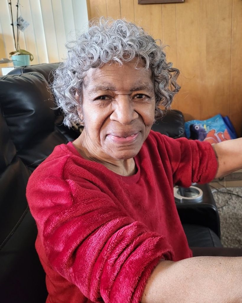 Earnestine Dixon