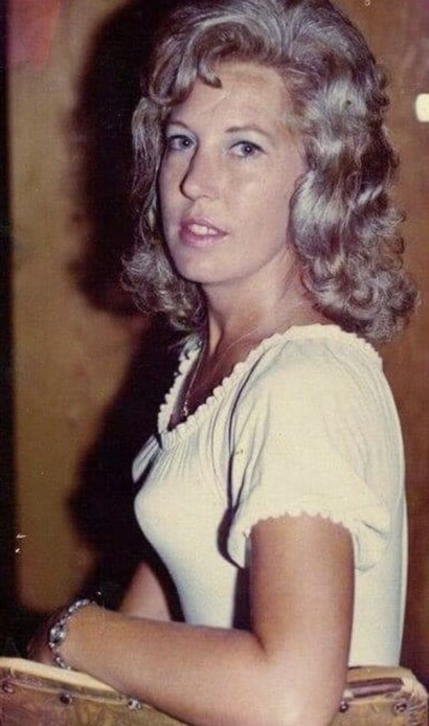 Elizabeth Jane Holland Profile Photo