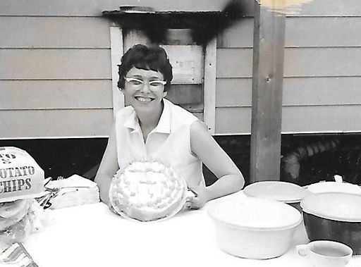 Linda L. Dilling photo gallery thumbnail 4 of 79