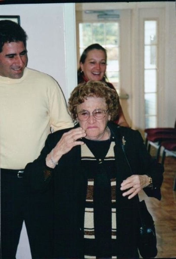 Sarah Tanzola