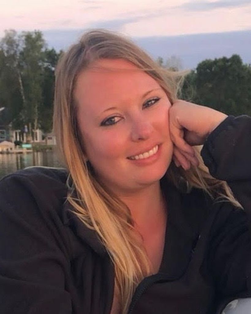 Nicole Lee Laus Profile Photo