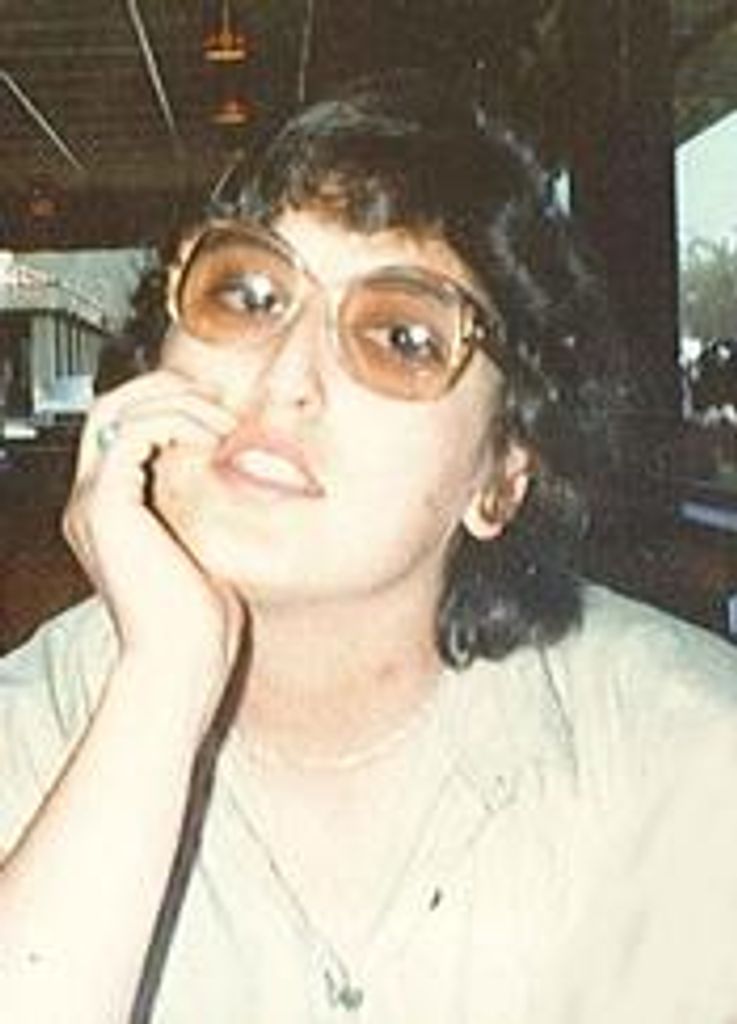 Victoria (Luna) Golson