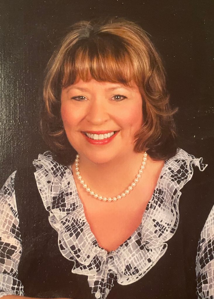 Lesly Beth Hall