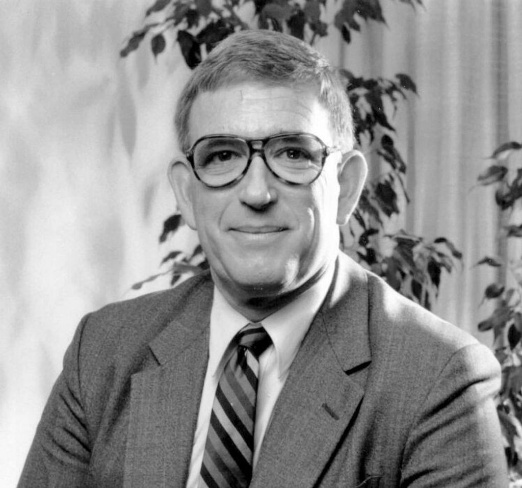 Lester "Les" Lee Bingaman