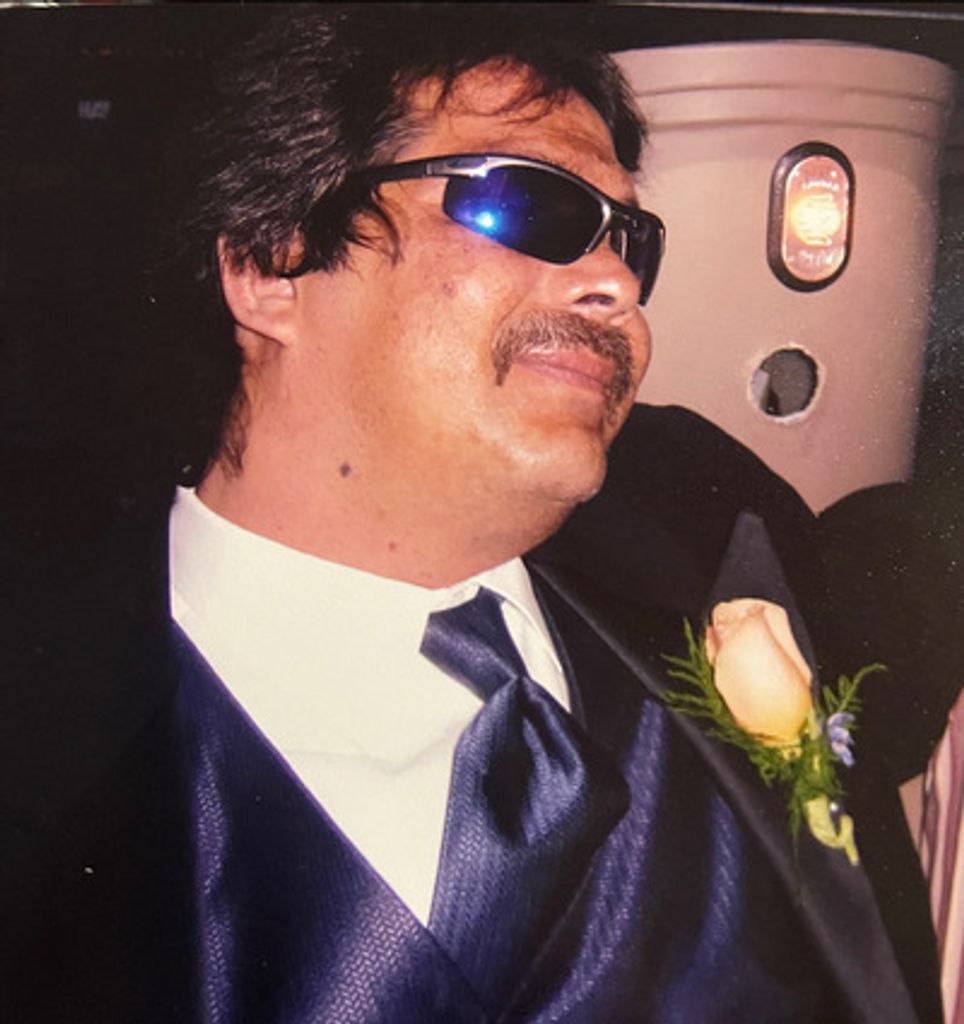 Robert Valverde Profile Photo