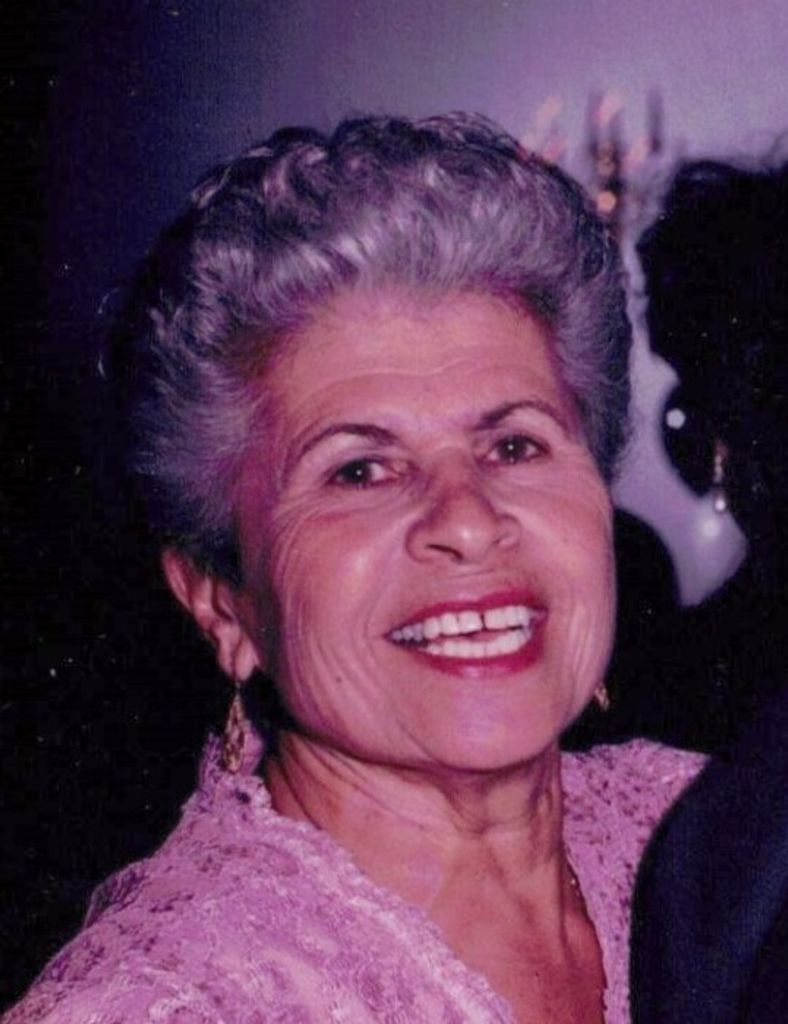 Angie (Lerakis)  Skeriotis Profile Photo