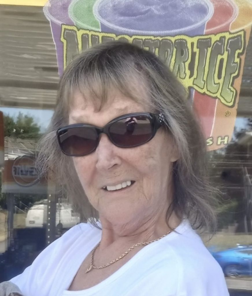 Elaine "Lainey" (Neal)  Mickail