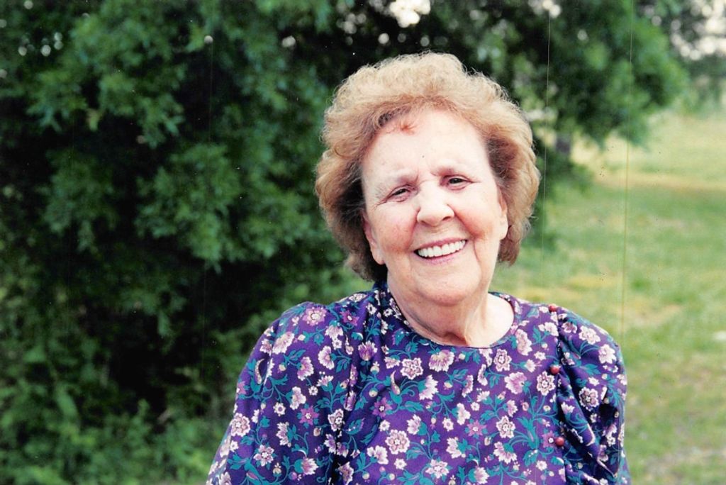 Evelyn F Privett