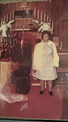 Louise Leonard photo gallery thumbnail 116 of 131