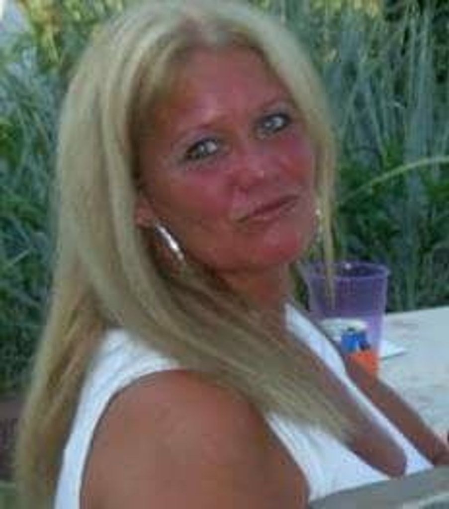 Teresa Dell (Reid)  Hunter