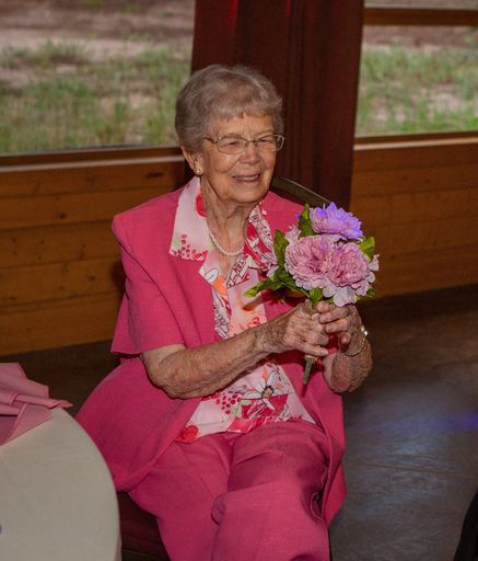 Marilyn J (Johnston)  Linker photo gallery thumbnail 2 of 65