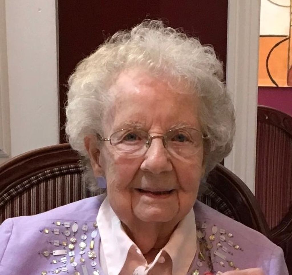 Maxine (Edwards)  Hunter Profile Photo