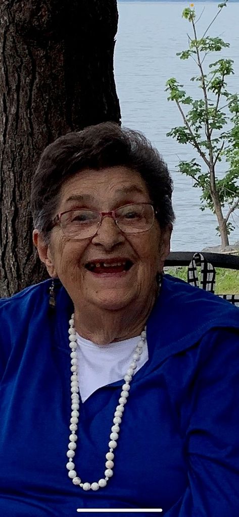 Alice Boljonis Profile Photo