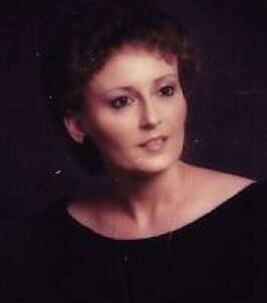 Elvalou Ann Denn