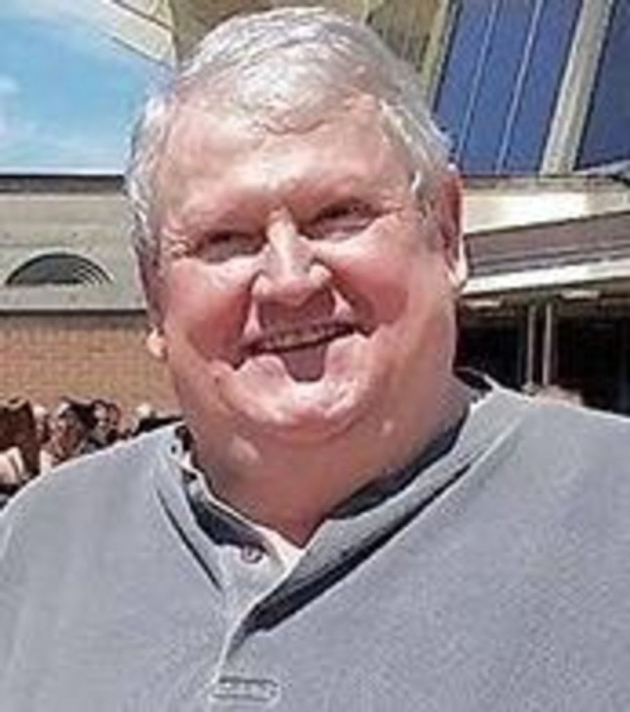 Robert Grant Williams Profile Photo