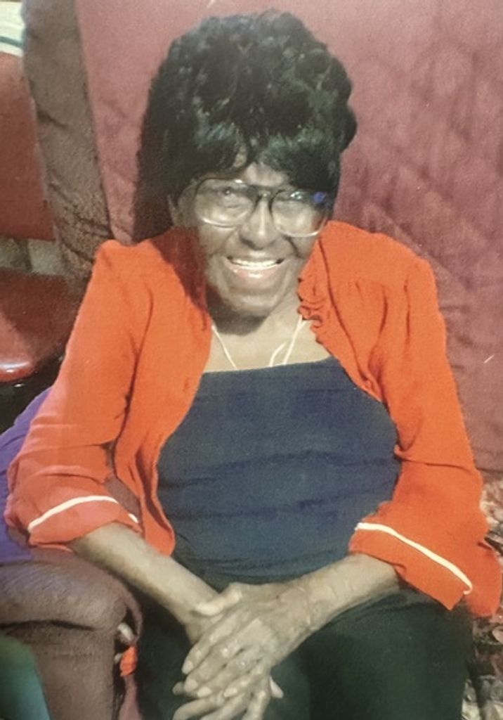 Elizabeth Crews Profile Photo