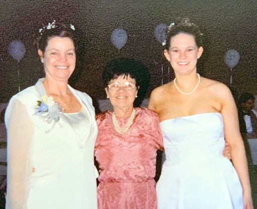 Mary Mills photo gallery thumbnail 34 of 103