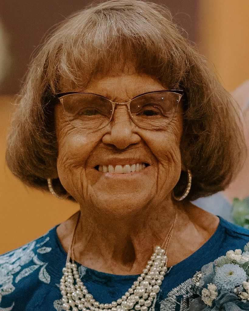 Yvonne Beatrice Holte